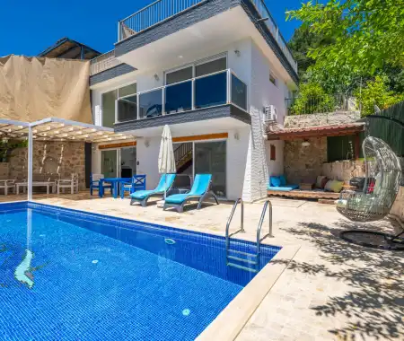 Villa Koybal Age
