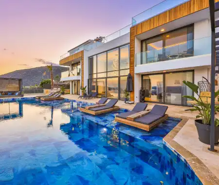 Villa Royal Life