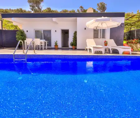 Villa Contra