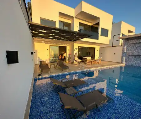Villa Valiant 1