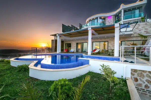 Villa Stone Heart Hill