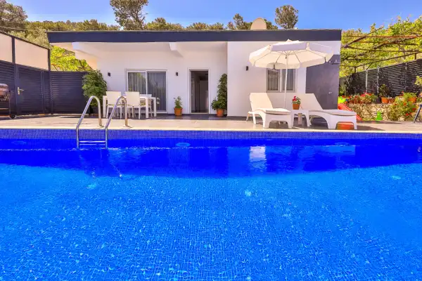 Villa Contra