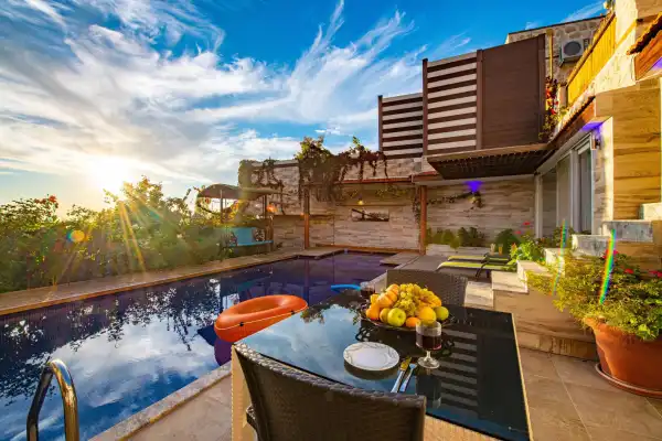 Villa Land